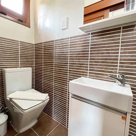 Villa Karmi A2 Family Retreat By Holidaykeys *