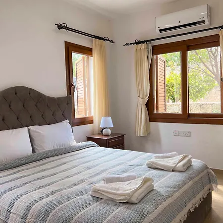 Karmi A2 Family Retreat By Holidaykeys Villa *