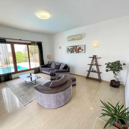 Karmi A2 Family Retreat By Holidaykeys *