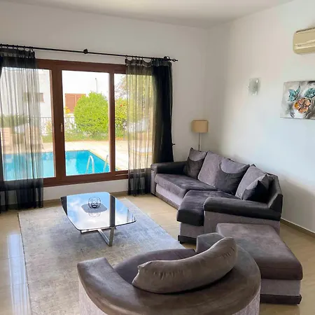 Karmi A2 Family Retreat By Holidaykeys Kyrenia (Northern Cyprus)