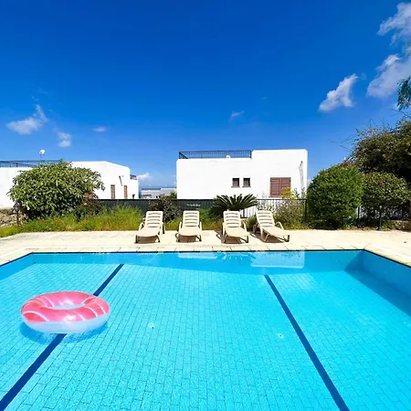 Karmi A2 Family Retreat By Holidaykeys Villa