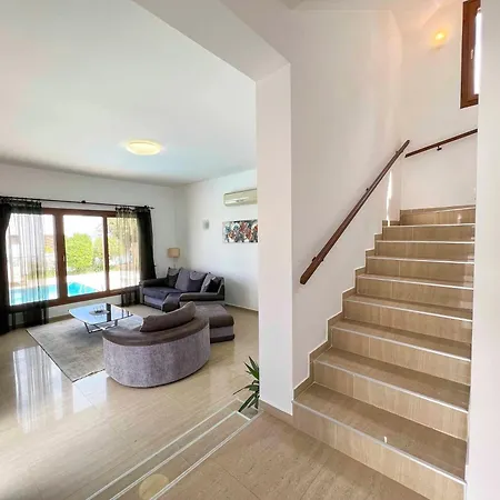 Karmi A2 Family Retreat By Holidaykeys Villa Girne